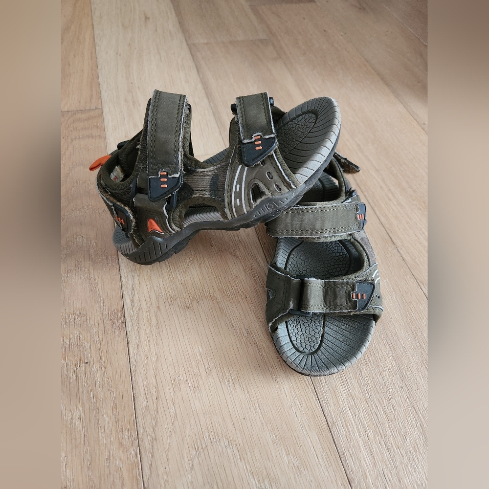 JOE FRESH | Athletic sandal with straps